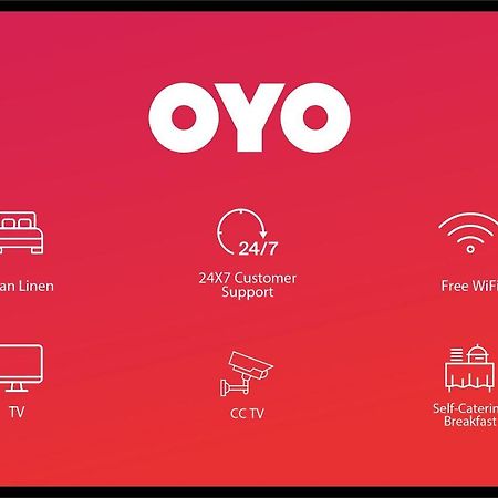 Oyo 9238 Hotel Meet Palace Naroda Luaran gambar